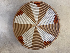 Handcrafted Rwandan Sisal Basket 16 cm Diameter