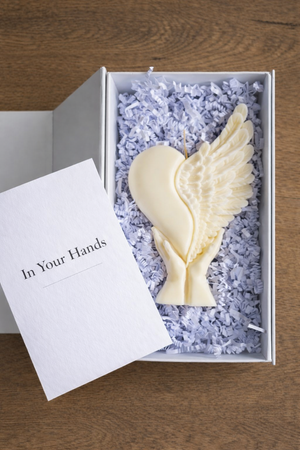 Soy Vibe In Your Hands – Symbolic Handmade Soy Candle